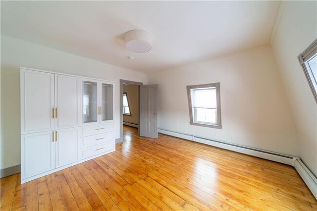 Building Photo - 309 Main St