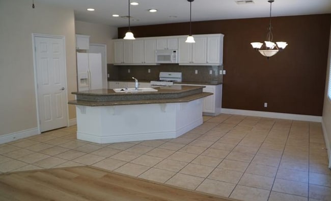 Building Photo - 518 Center Green Dr