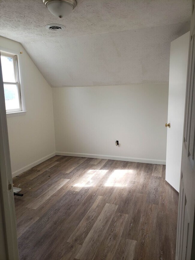 Building Photo - 224 Lamont St