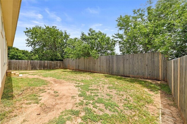 Building Photo - 808 N Creek Blvd