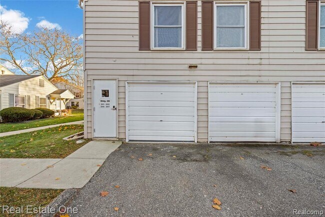 Building Photo - 2917 Rockford