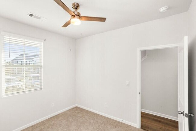 Building Photo - Newer Beautiful 3 Bed 2.5 Bath!