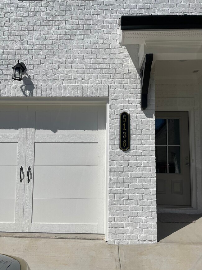 Building Photo - 5136 Fox Den Rd