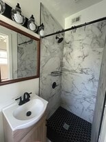 Building Photo - 2856 Tulip Cir E