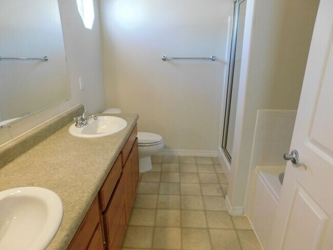 Building Photo - Spacious 3-Bedroom, 2-Bath Home