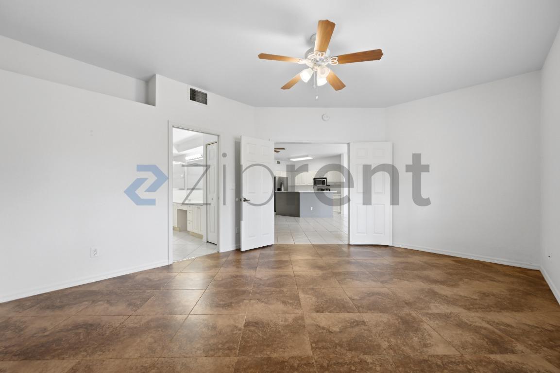 Building Photo - Unit 101
