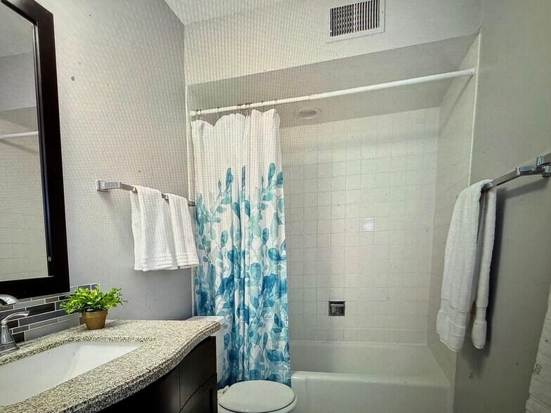 Building Photo - 520 Shorely Dr