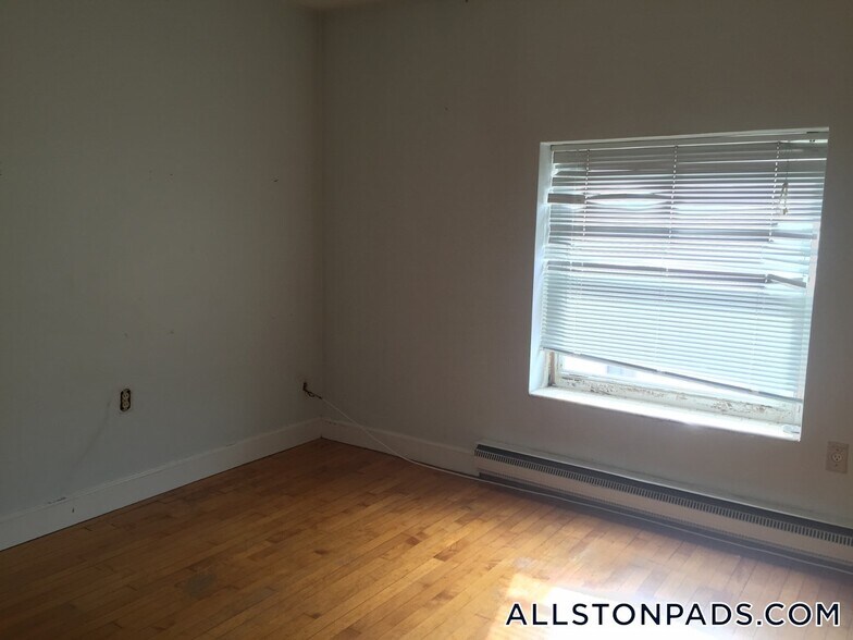 Building Photo - 10 Armington St