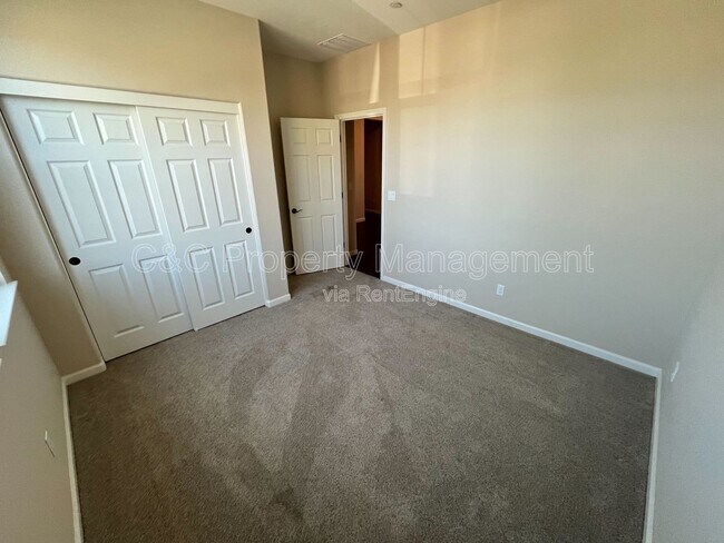 Building Photo - 608 Somerset Way