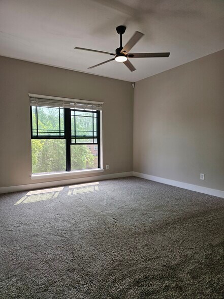 2nd bedroom - 5827 Broadway St