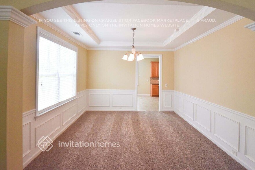 Building Photo - 2716 Sandalwood Cir