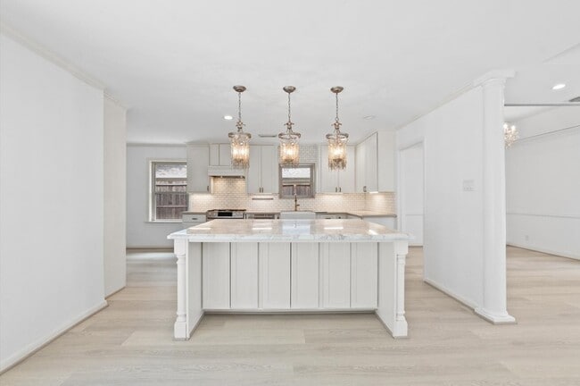 Building Photo - 6249 Overbrook Ln