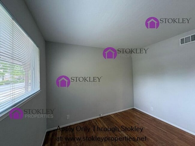 Building Photo - 1613 Lynwood Dr