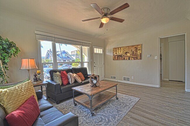 Building Photo - Classic California MODERNIZED- renovated 2...