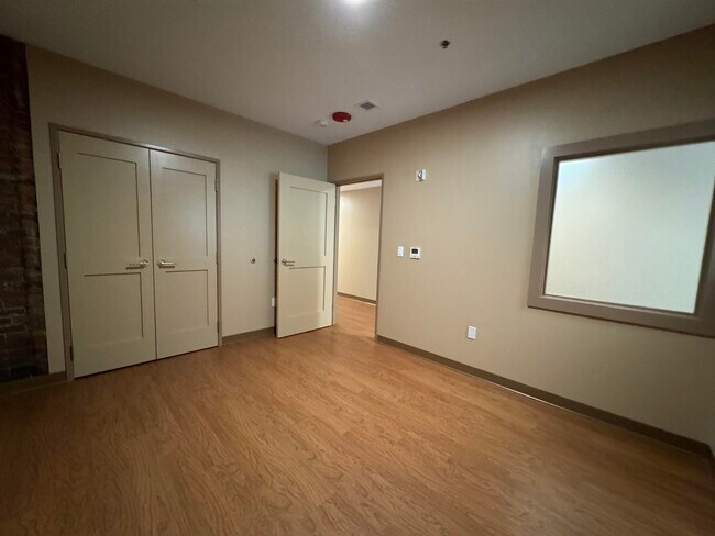 Building Photo - 83 Hanover St