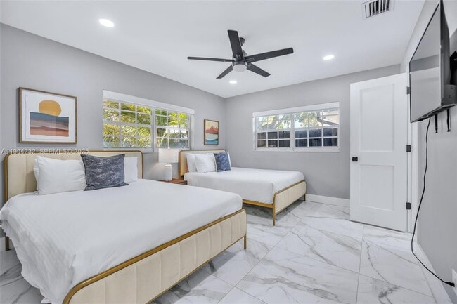 Building Photo - 1030 SW 14th Terrace