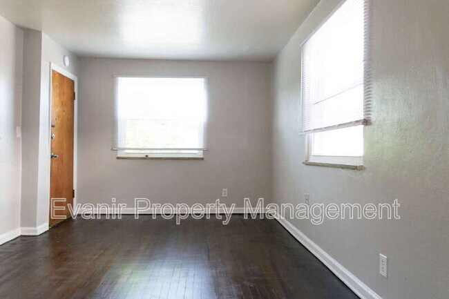 Building Photo - 113 Niagara Ave