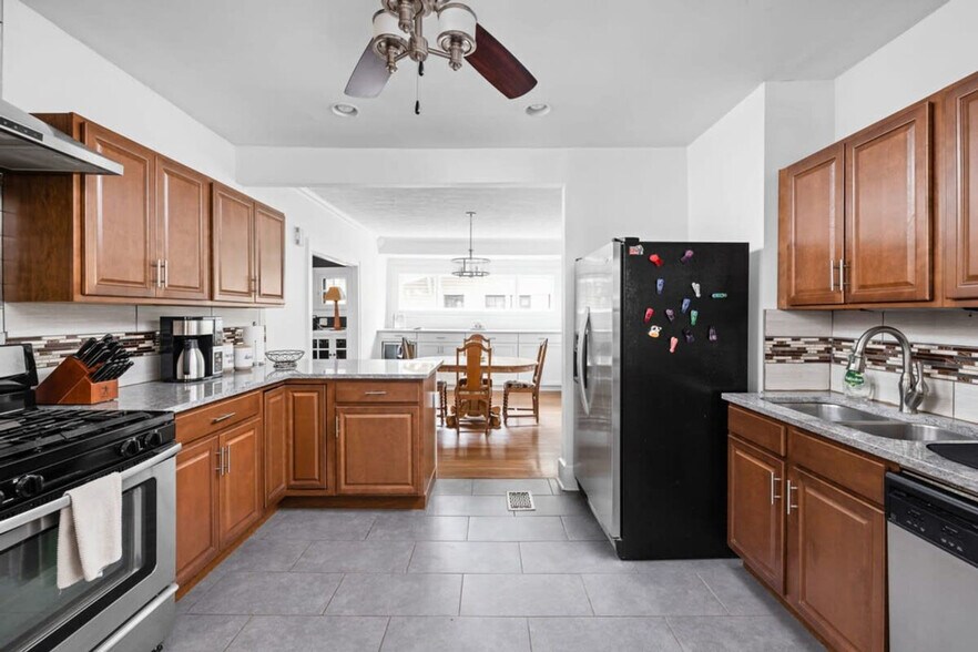 Building Photo - 4452 Carrollton Ave