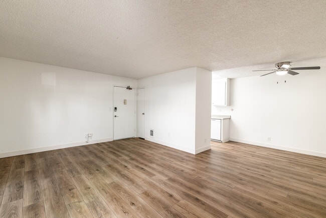 Building Photo - 521 Alameda del Prado