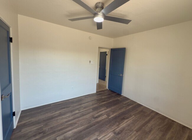 Building Photo - Two Bedroom w/ A/C, Yard and Carport - 500...