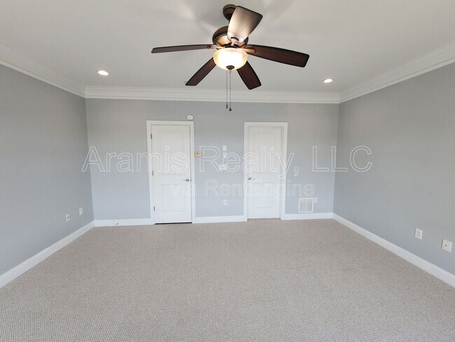 Building Photo - 200 Marion Pl NE