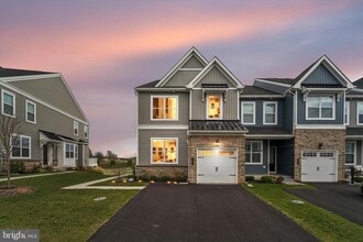 Building Photo - 25 Copper Ct