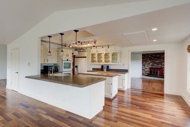 Building Photo - Charming Upper-Level Home with Water View – Walk to Downtown Coupeville