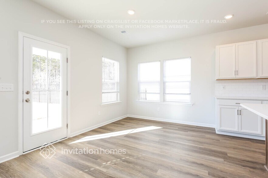 Building Photo - 3972 Zepelin Wy