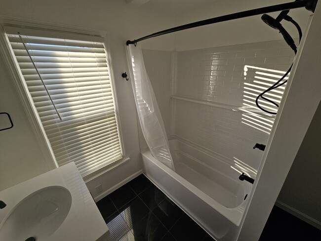 Building Photo - 3154 Van Alstyne St