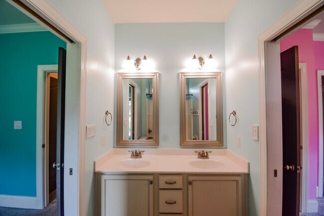 Building Photo - 4 Bedroom 2.5 Bathroom- Small Dogs Considered