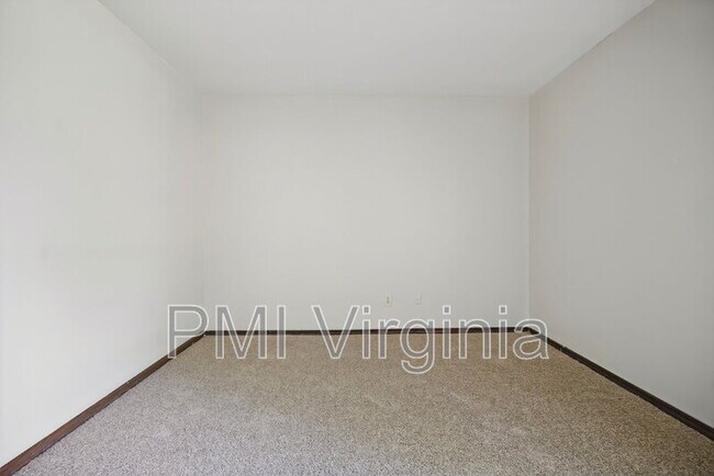 Building Photo - 1474 E Tanners Creek Dr