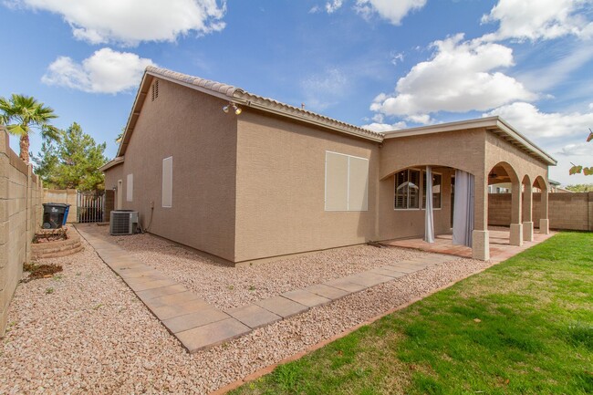 Building Photo - **NOW AVAILABLE** Gilbert 3 bed 2 bath Spa...