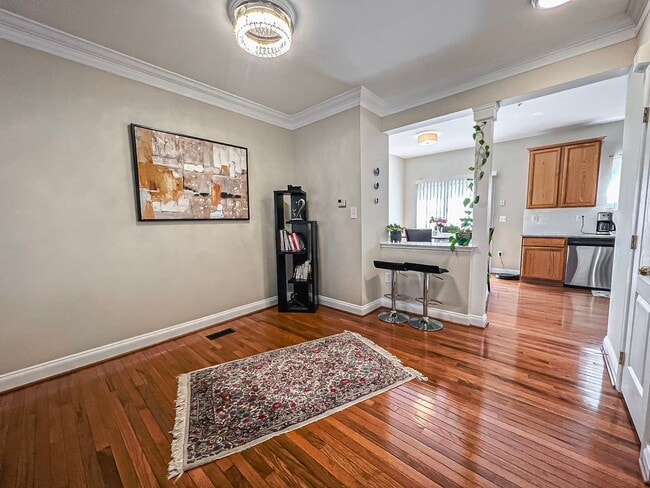 Building Photo - Lovely Tri-Level 3 Bedroom 2 Bathroom And ...