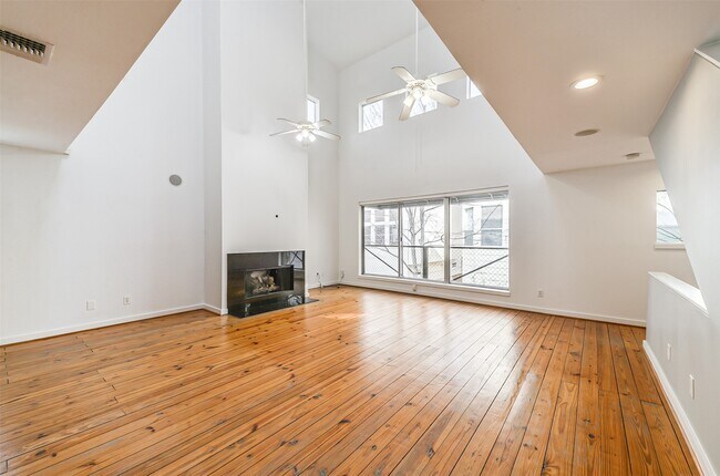 Building Photo - 5214 Blossom St