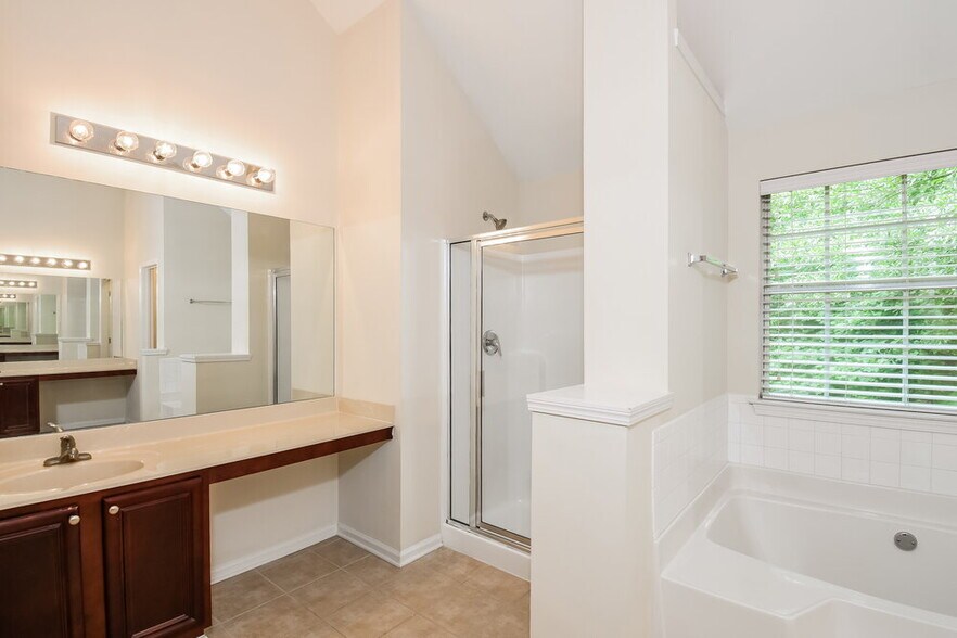 Building Photo - 4740 Hopewell Manor Dr