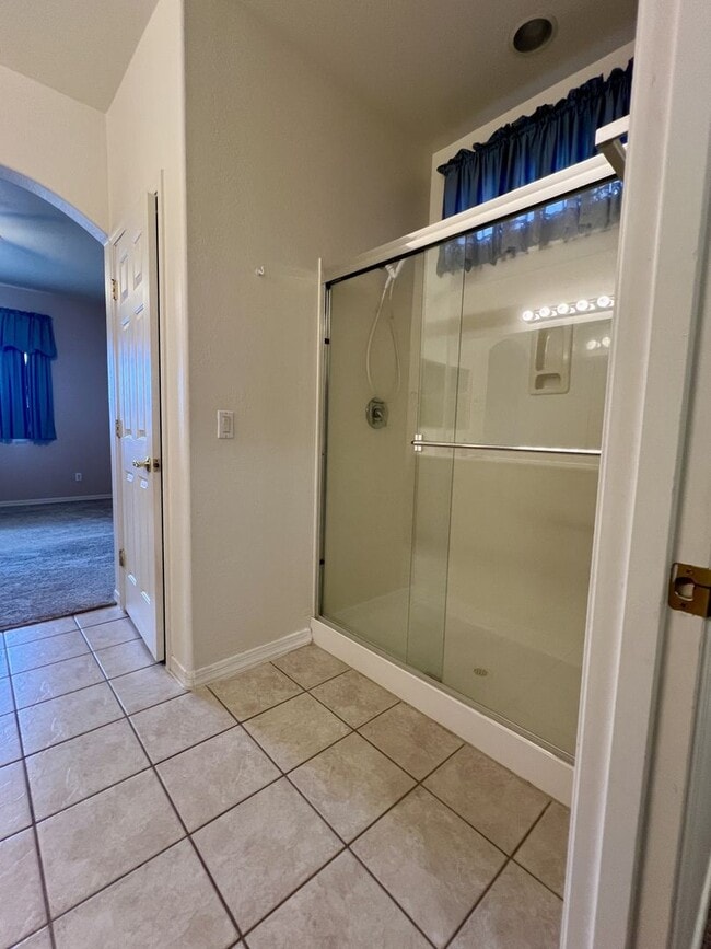 Building Photo - Gorgeous home in Viewpoint!