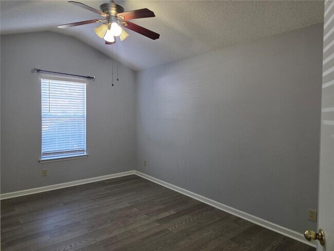 Building Photo - 1155 Riverside Trce