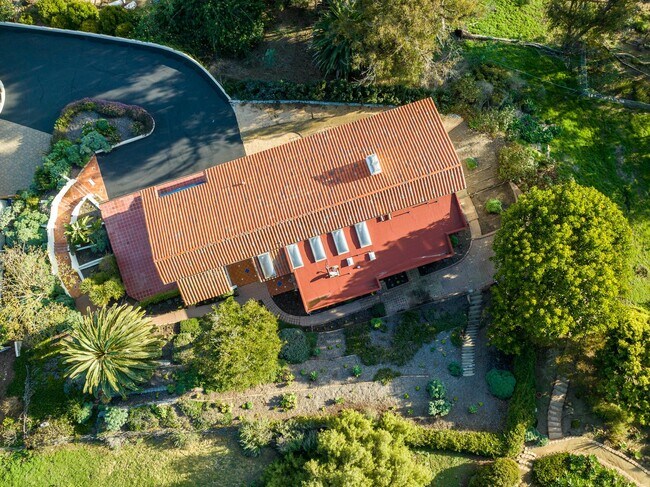 Building Photo - 4,000 SQ. FT. MESA HOME WITH OCEAN & HARBO...