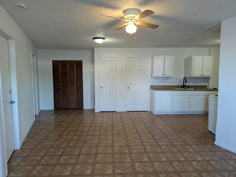 Building Photo - 201 W 1st St