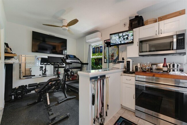 Building Photo - 1355 Biarritz Dr