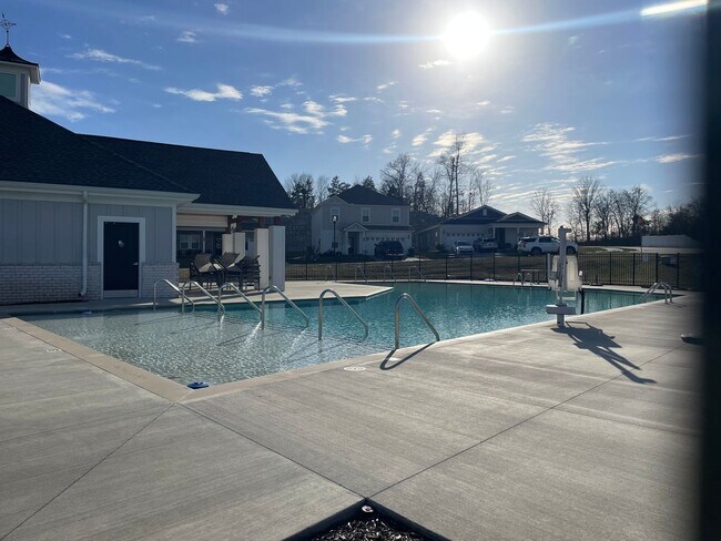 Building Photo - 1520 Henderson Pt Aly