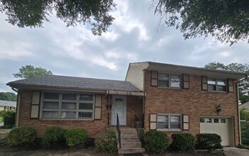 Building Photo - NEWLY REMODELED HOUSE IN COLONIAL HEIGHTS