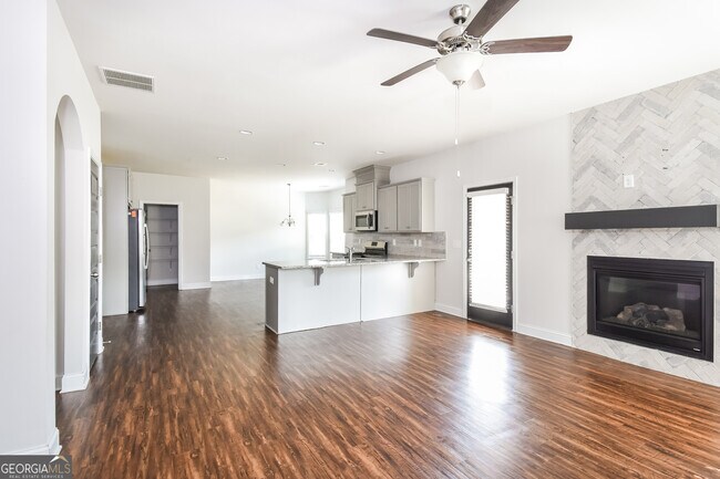Building Photo - 692 Overlook Gln Dr