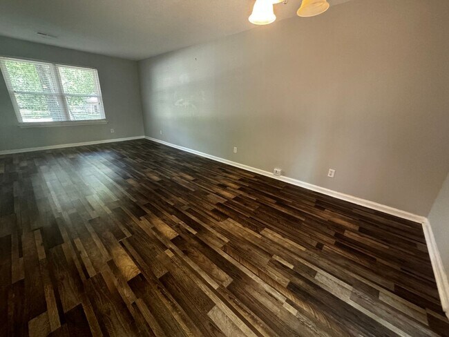 Building Photo - Updated Duplex in Ladson