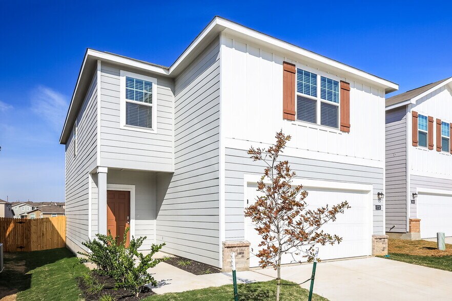 Building Photo - 5733 Texas Palm Dr