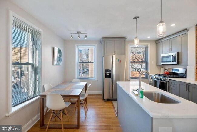 Building Photo - 501 S 26th St