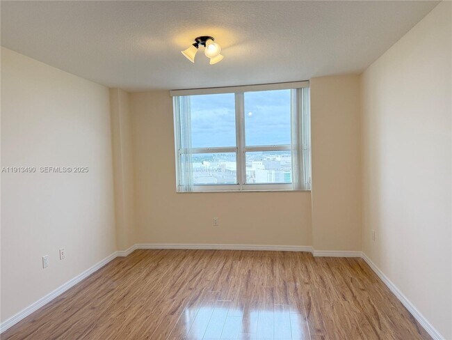 Building Photo - 19501 W Country Club Dr