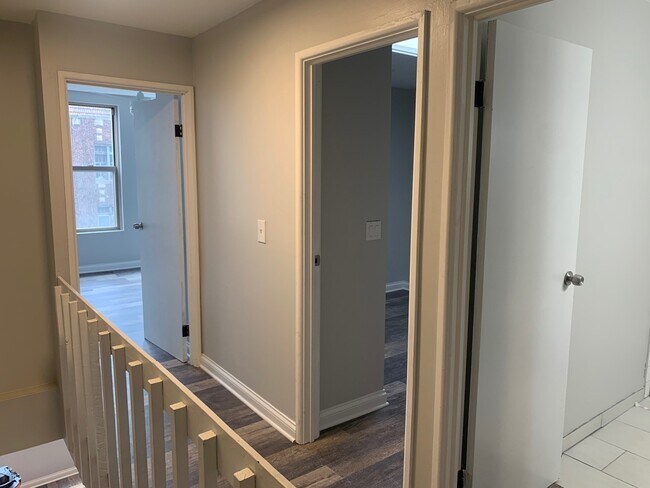 Building Photo - 744 W Gordon Terrace