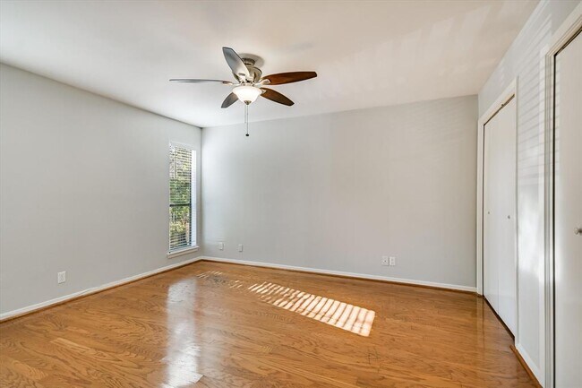 Building Photo - 5604 Woodrow Ave