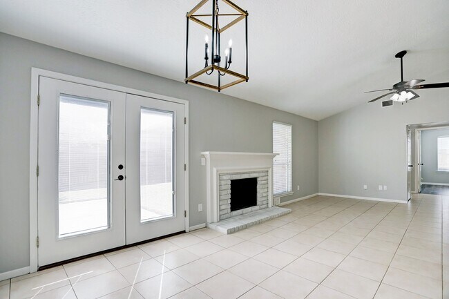 Building Photo - 5106 Spring Cir Dr